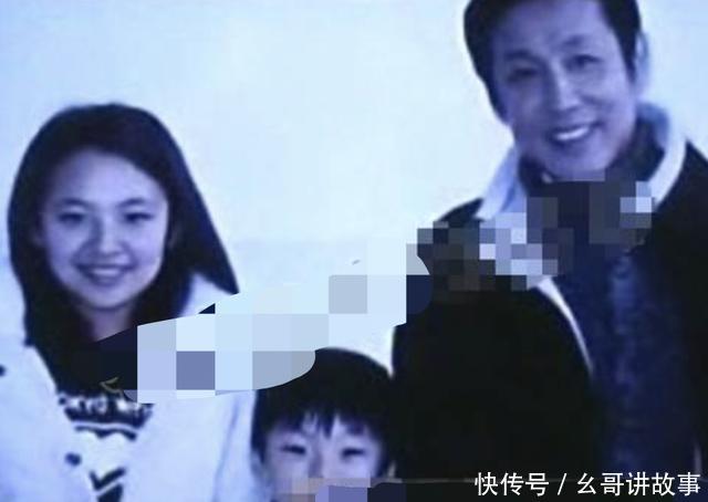 陈道明被曝做外公,33岁女儿陈格甜美如格格,曾被认为无人敢娶!