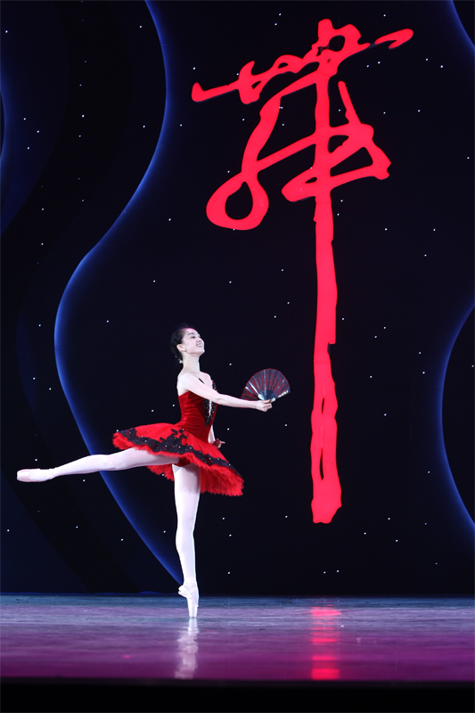 身为一个舞蹈生,跳舞时经常出汗衣服容易黏在特别影响动作怎么办?