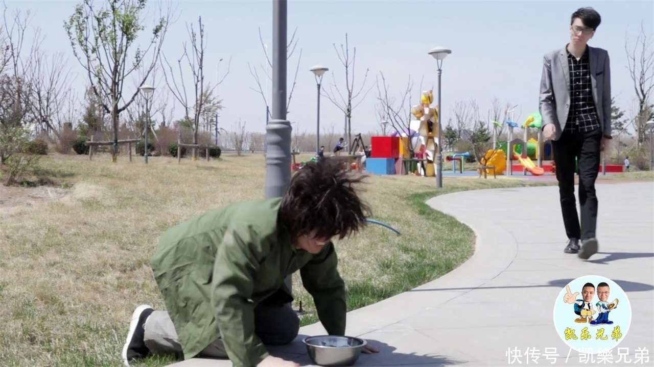 乞丐也有良心!女老板行善积德帮乞丐,乞丐报恩