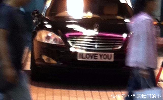 车牌全是英文价值140万这辆丰田埃尔法火了,车