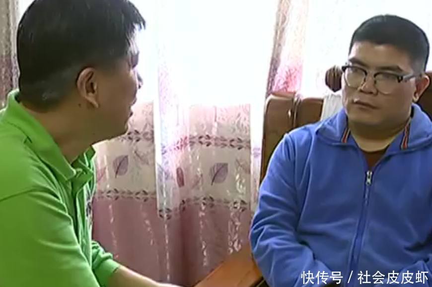 男子跟随妻子下班，目睹妻子和男同事进了公园，妻子：赶紧离婚去