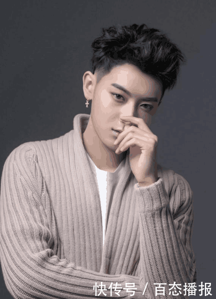 成龙批评年轻演员: 对着媒体, 你必须讲他们的好