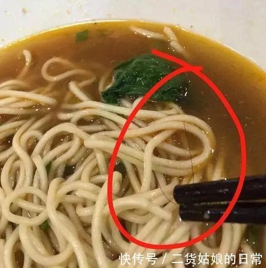 小伙吃面花16元,吃到头发获赔1016元