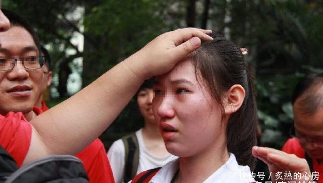 女孩高考考326分,母亲把成绩发网上求安慰,老