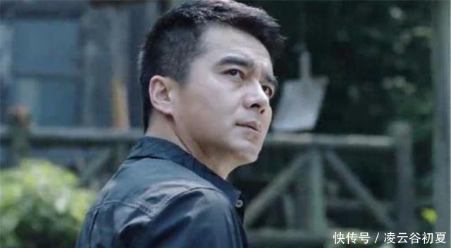 他是《人民的名义》里的笑面虎,看似清高,却