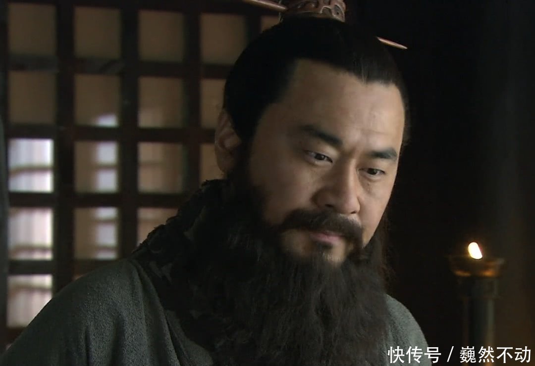 曹操托名汉相实为汉贼,为什么不能再进一步,实