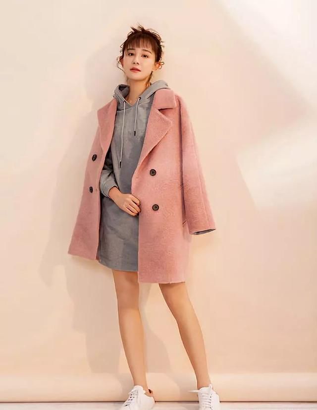 于小彤神仙操作送海陆上热搜!西装+纱裙颜值逆