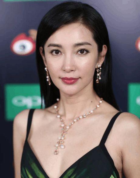 李冰冰高调和小16岁男友秀恩爱,男友家境不输