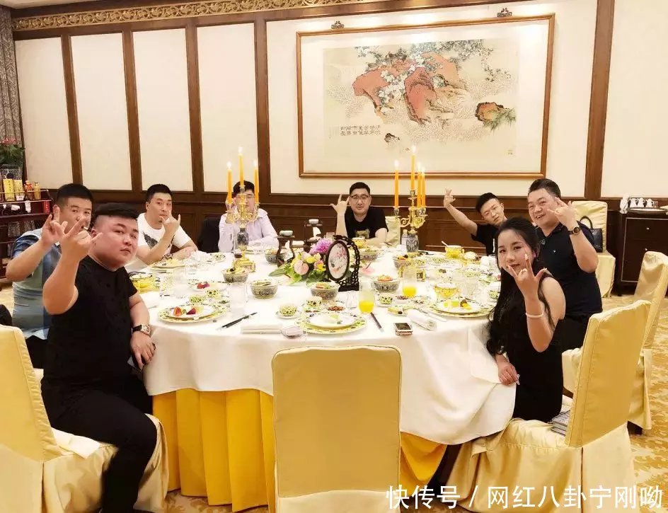 YY土豪飞哥钓鱼台国宾馆宴请鹰团兄弟,各路神