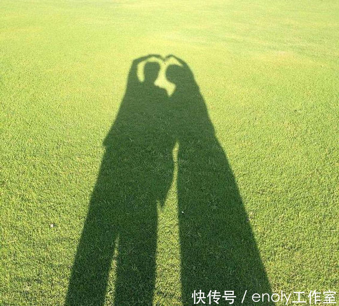 窦骁何超莲公开撒狗粮,承认恋情,那潘粤明呢?