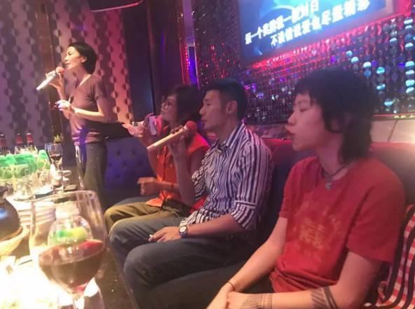 一起唱ktv_神唱ktv_大海通唱ktv有什么啤酒