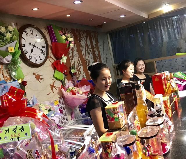 朝鲜姑娘纳闷中国游客工资有多少?为什么买东