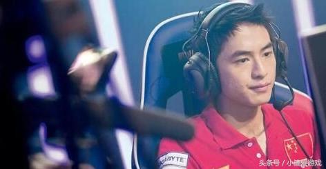 前LOL职业选手草莓玩吃鸡30杀,挑衅称求求你