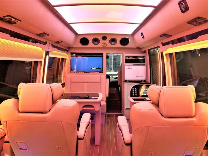 成都丰田考斯特12座改装车、一汽柯斯达图