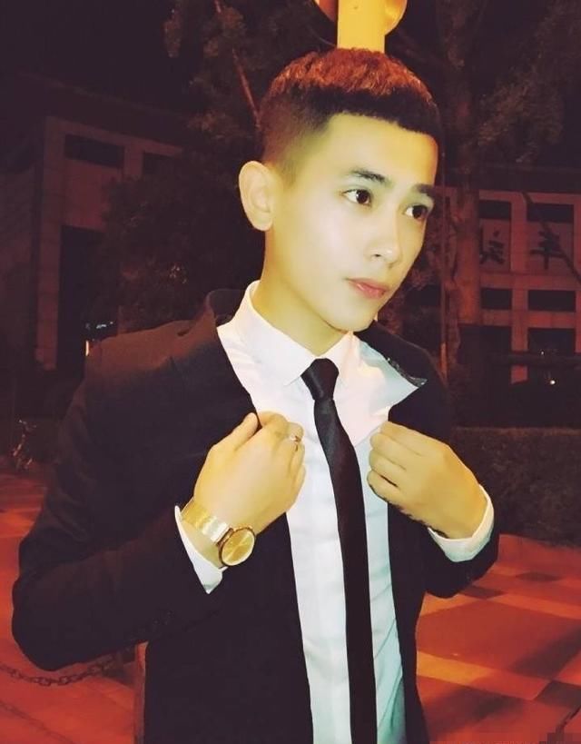 吴迪请假竟夜会粉丝!老婆声讨惨遭女方霸气羞