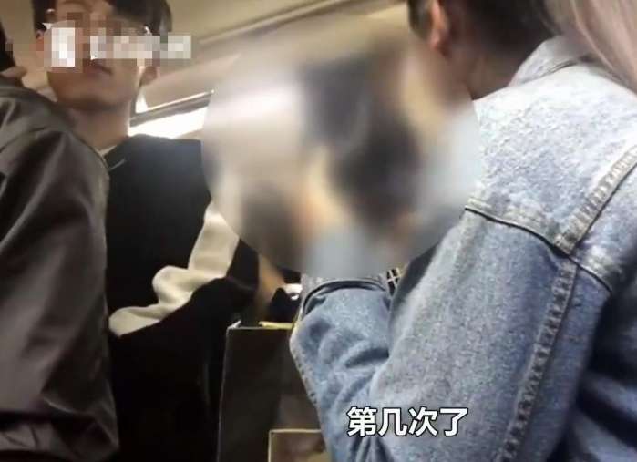 女子地铁上被摸胸，霸气质问男子“第几次了？”