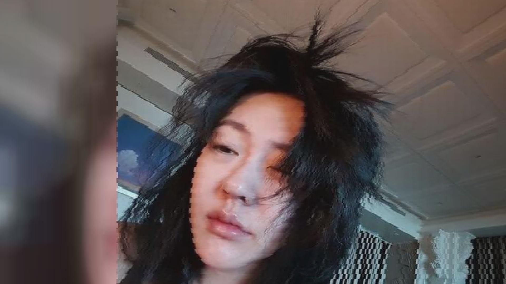 神一般的邋遢!小s晒刚睡醒自拍 自称太堕落