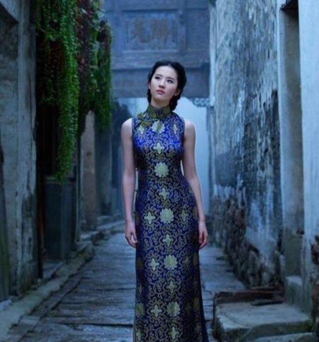 本以为刘亦菲穿旗袍已经够美了,直到看见贾静