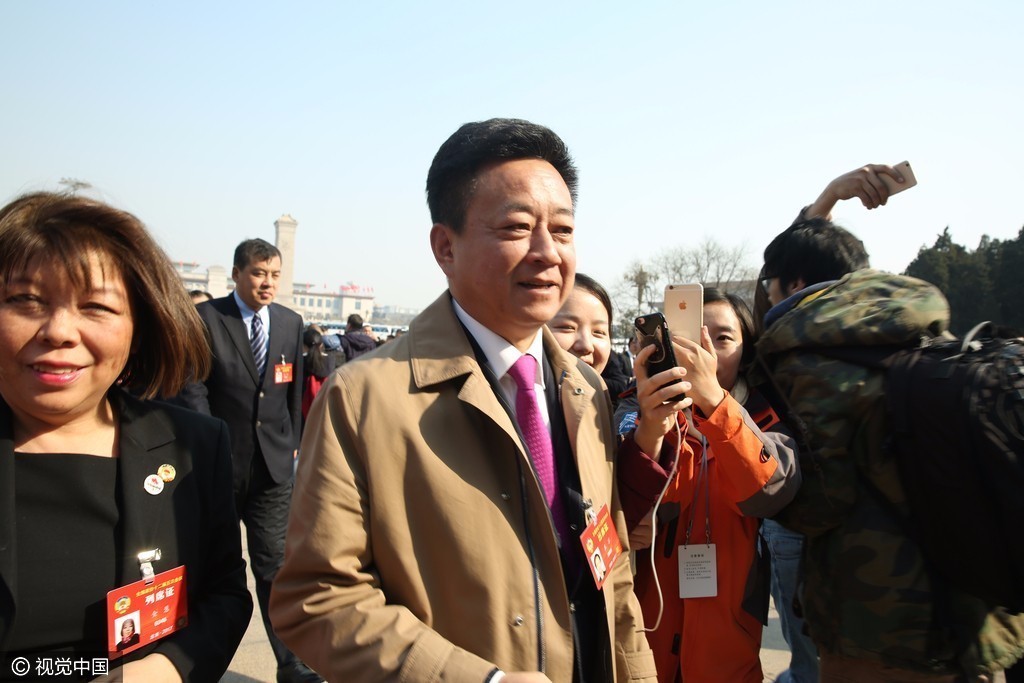 前锋:“特色中国”“明星议政” 前锋:“特色中国”“明星议政”