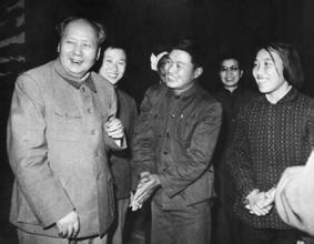 他放弃北大回乡务农,毛主席请吃饭,主席逝世被特许守灵七天七夜