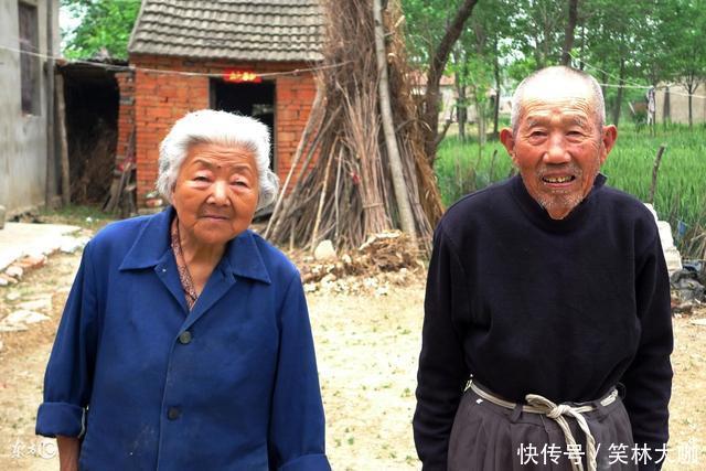 娶了最漂亮校花，丈母娘送套婚房，结婚当晚听到她们的话泪水直流