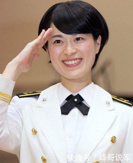 这位日本女兵不仅长相甜美，能歌善舞，居然空手道也一流！