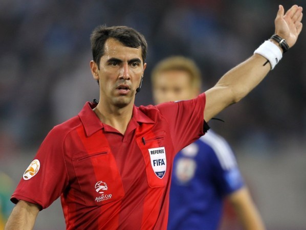 请问:足球裁判的服装有什么规定?_360问答