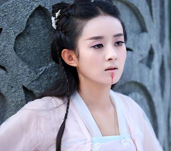 女星演嘴角流血戏,baby热巴都没驾驭好,赵丽颖