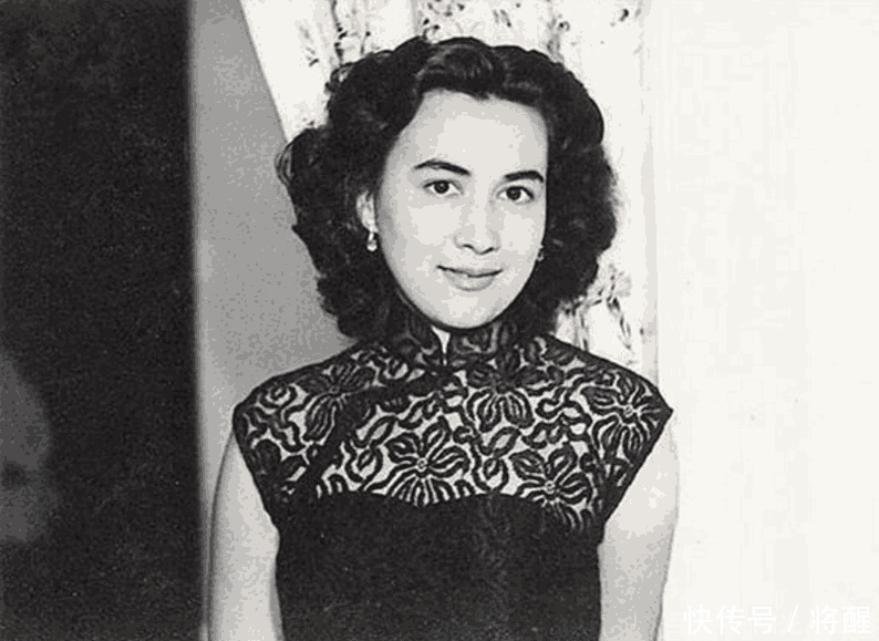 赌王妹妹去世后5张照片曝光,网友:终于理解她