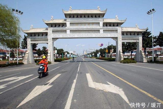 中国最富裕的小村:每户送1斤黄金1斤白银,别墅都是送的