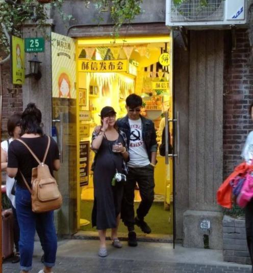 杜若溪辣妈范儿实力回归 产后少女身材已上线
