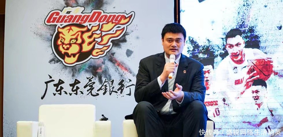 不专业CBA总决赛G3现尴尬一幕,裁判误判看回