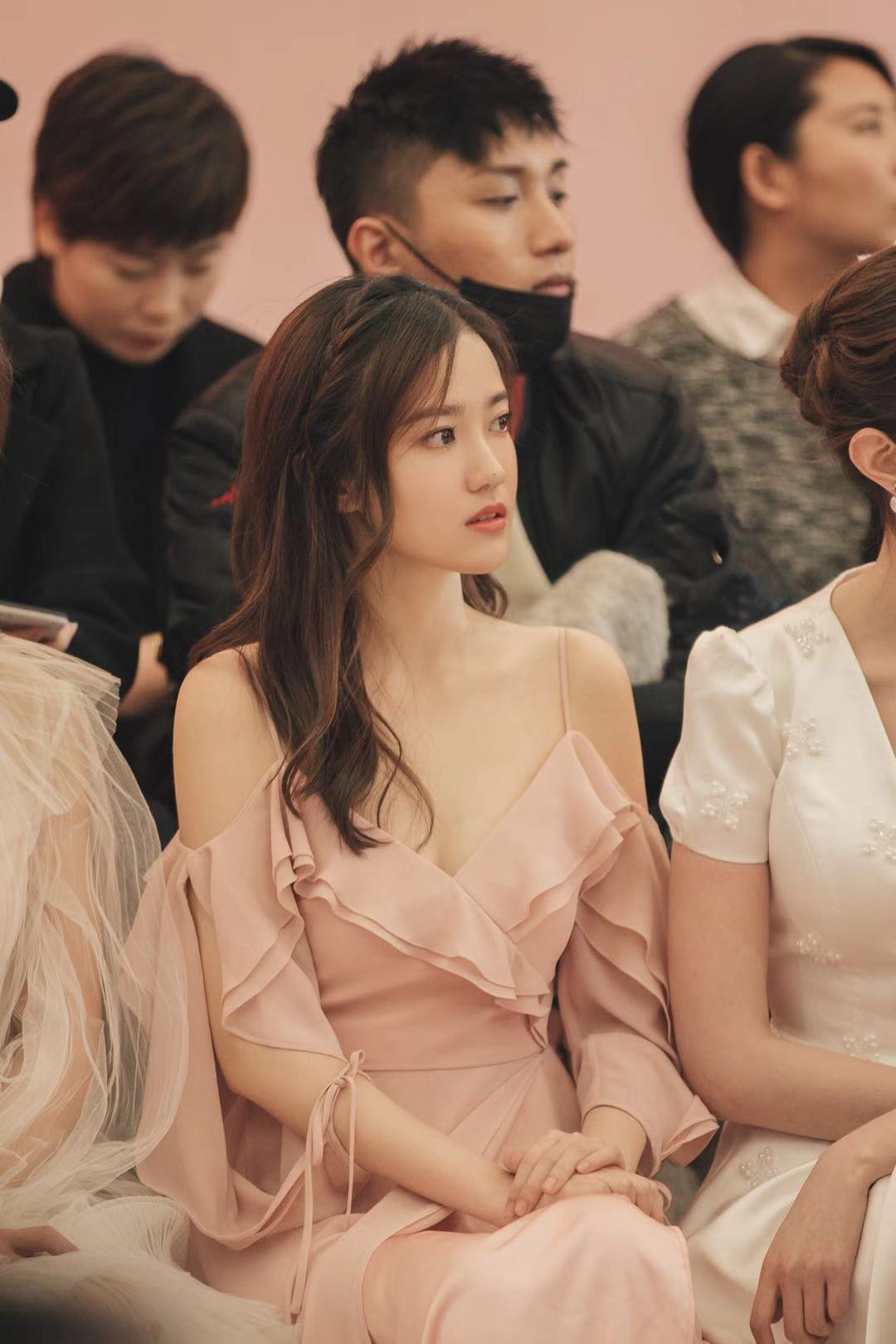 汤梦佳出席品牌发布会 优雅娇俏仙气十足