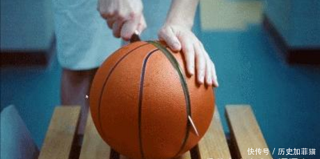 老婆花100块买了一个篮球我说她败家,切开一
