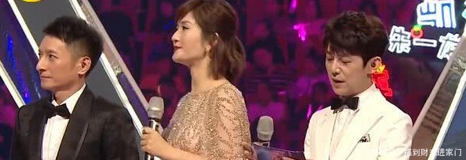 湖南卫视跨年晚会,汪涵讲话谢娜多次抢话,何炅