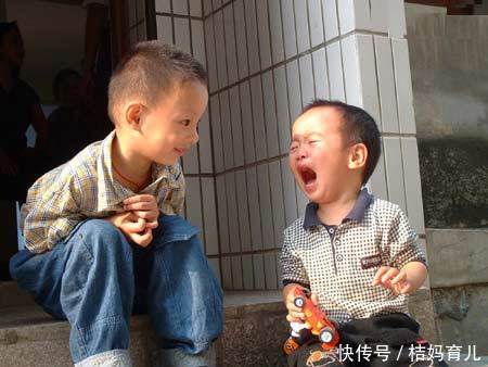6岁之前爸妈一定要“逼”宝宝改掉这3个坏习惯,别不当一回事!