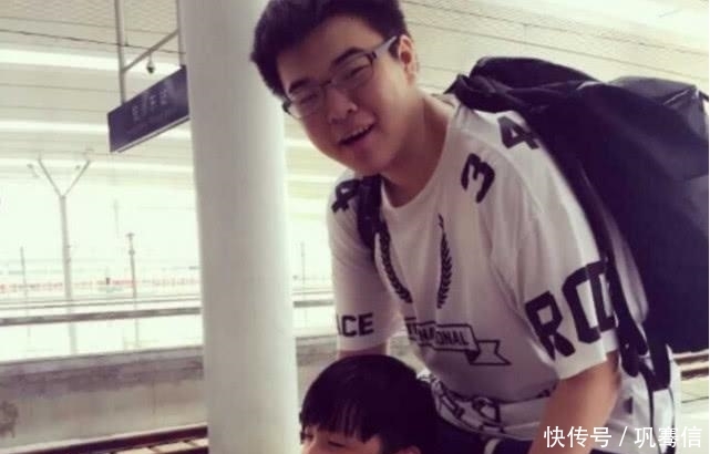 还是如花少年,韦神迎来自己22周岁生日,电竞圈疯狂献祝福 18新利官网