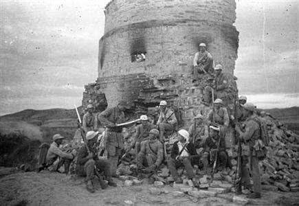 抗战时, 攻陷一座日本炮楼能缴获多少武器? 看