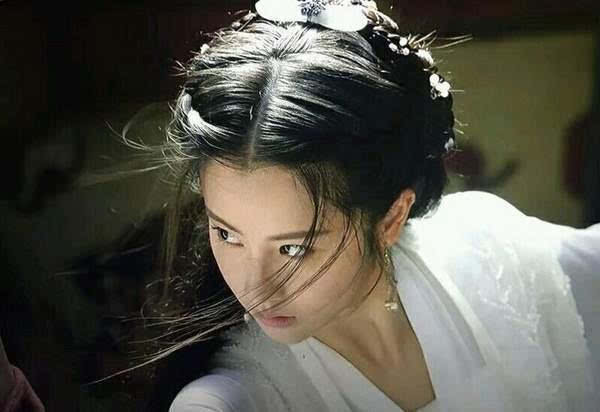 新版小龙女被吐槽杀气太足，最有仙气的是刘亦菲而李若彤最为传神