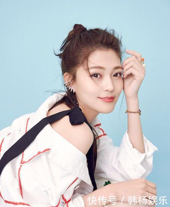 秦海璐新剧杀青,朱茵实力参演,还有废柴少女