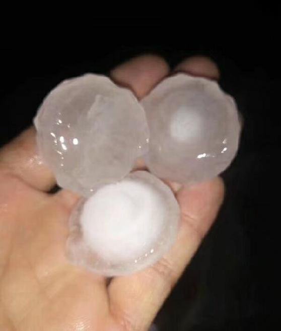 昨晚都江堰下冰雹上热搜!网友直呼罕见,中央气