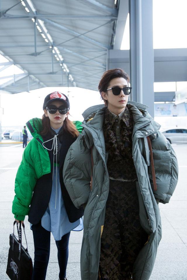 戚薇李承铉机场街拍保暖又时尚,两人全程手牵