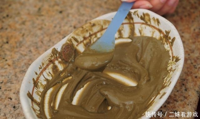 女人脸部有螨虫坑坑洼洼, 药店2块钱一包中药