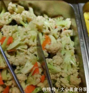 贪便宜的小伙，去吃18元一位的自助餐，不料他吃完之后开始怀疑人