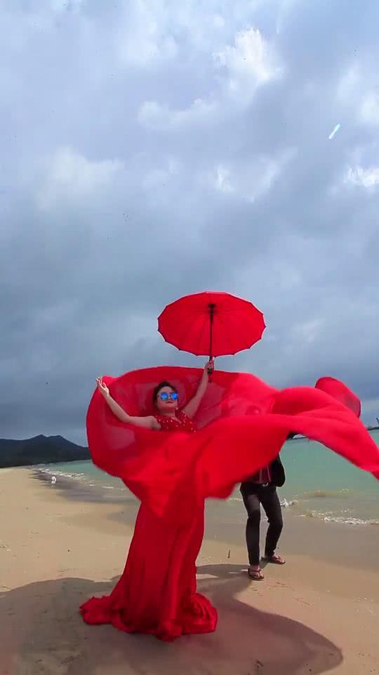 花了10几万海边拍结婚照,原片美上天,精修图出