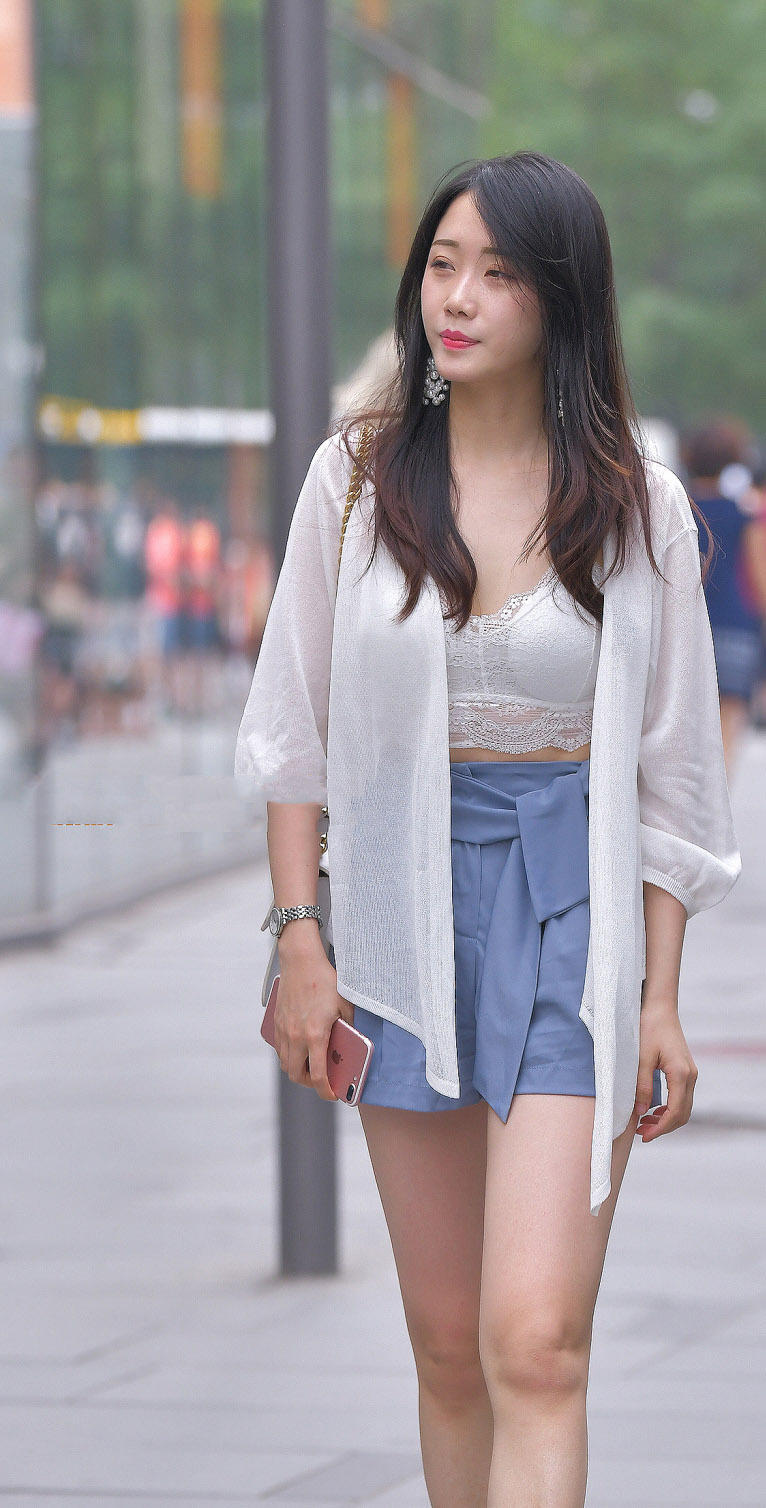 小姐姐性感上衣如同内衣,冰丝透视外套朦胧之美,吸情无数