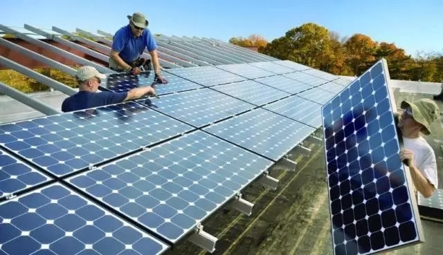 屋顶光伏一兆瓦多少平方(屋顶光伏一兆瓦的面积大概在6000-7000平方米之间)