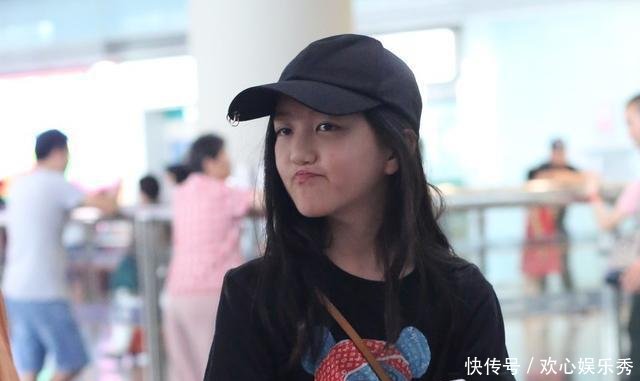 李亚鹏晒李嫣最新正面照,经过多次治疗,她的唇