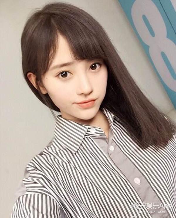 的美少女齐藤飞鸟,日本女团乃木坂46成员,据说是个脸长18cm的混血儿