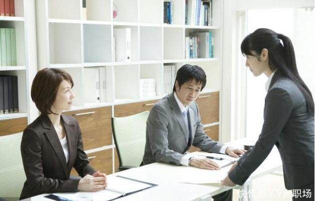 面试官:如何把这张白纸500元卖给我?应聘者神回复,当场被录用